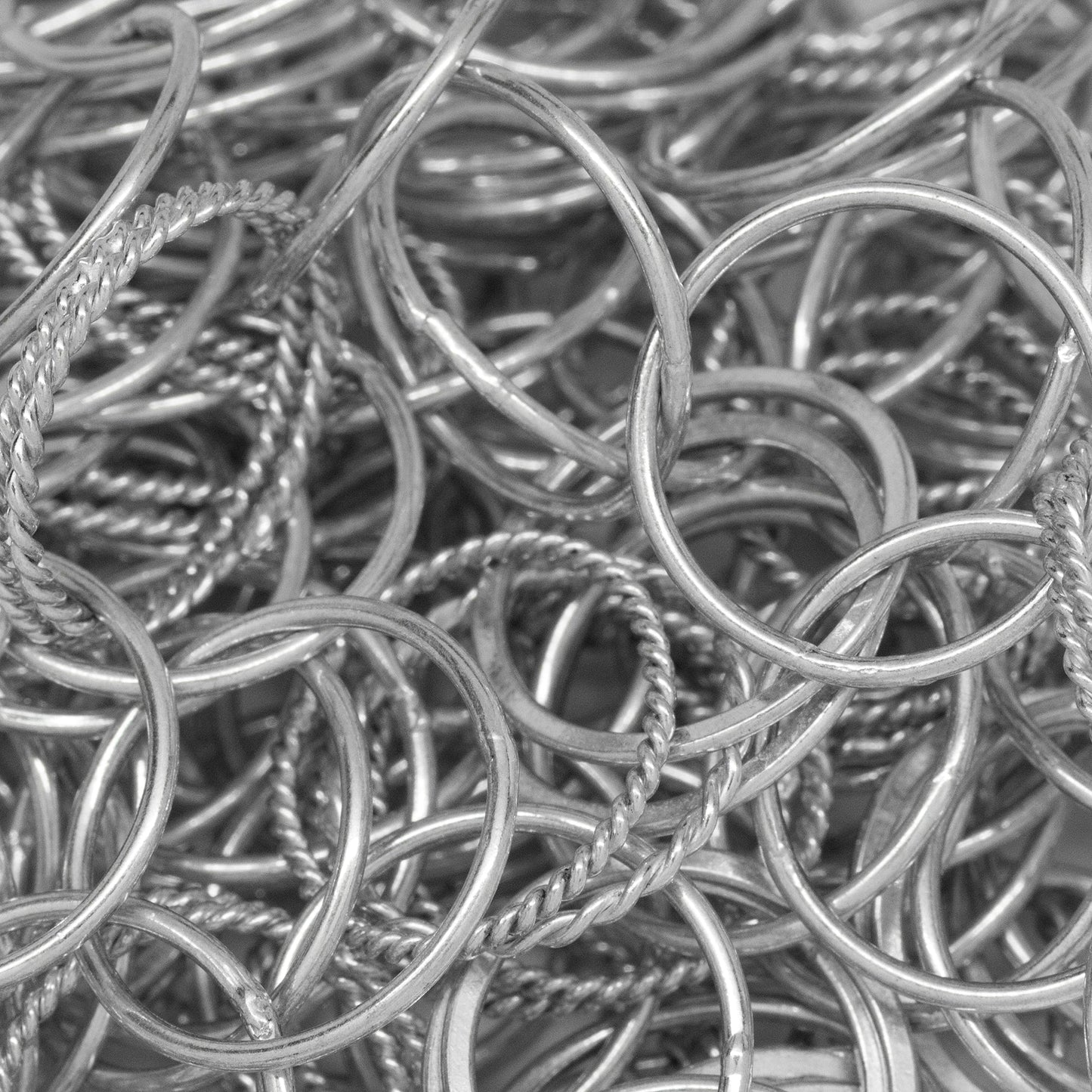 Sterling Silver Three of 16.0mm Width / Length Smooth Circle Links Connected Alternately to 16.0mm Width / Length Double Flat Links And 16.0mm Width / Length Double Twisted Links, Circle Chain. Price per: 1 Foot.