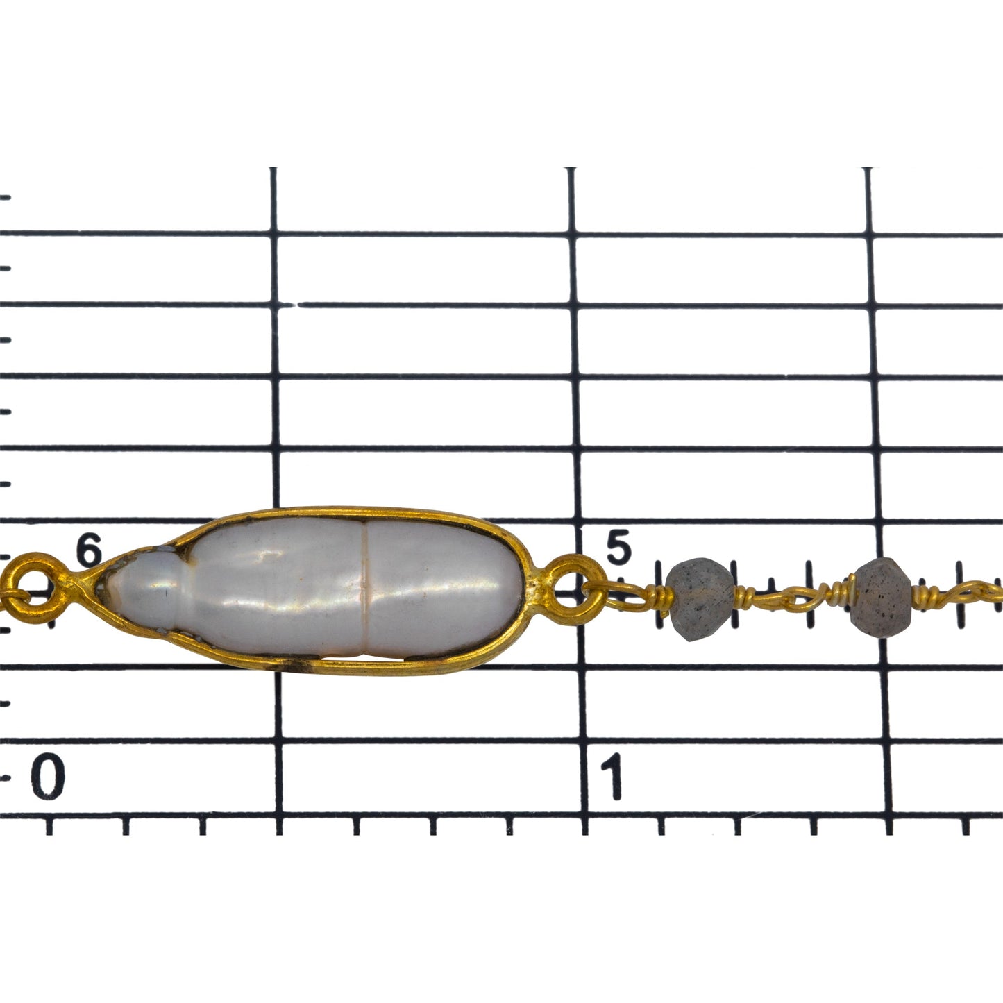 Brass Gold Plated 3.45mm Width by 2.15mm Length Hand Cut Labradorite Stone, Followed by 7.35mm Width by 19.28mm Length approximately Biwa Pearl Bezel Set, Gem Stone Chain. Price per: 1 Inch.