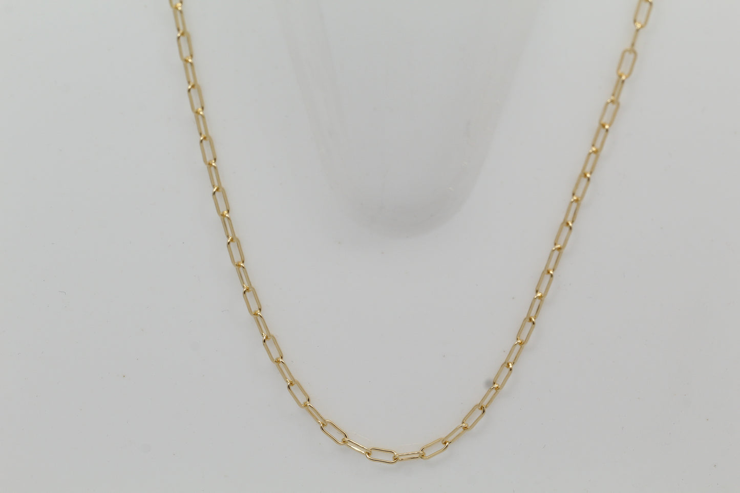 Gold Filled, 2.6mm Width by 5.8mm Length, 18 Inch Elongated Cable Chain with 8.5mm Length by 2.1mm Thick, Oval Trigger Lobster Clasp. Quantity Per Pack: 1 Piece.