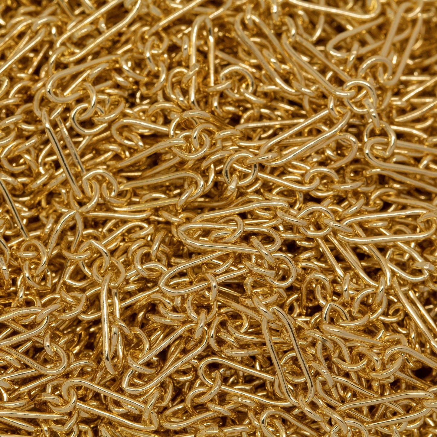 14kt Gold Filled 2.1mm Width by 2.7mm Length Short Links Followed by 2.0mm Width by 6.9mm Length Long Link, Long and Short Chain. Price per: 1 Foot.