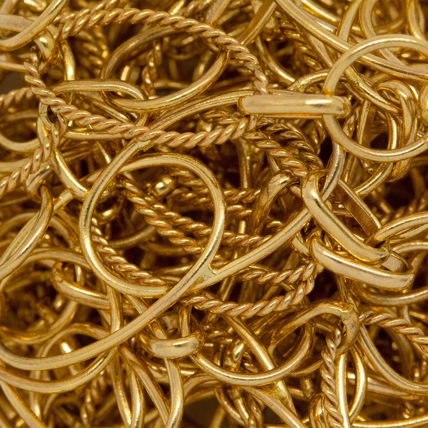 14kt Gold Filled Two of 11.0mm Width by 16.0mm Length Ovals Overlapping And Soldered together Followed By 8.0mm Smooth Circle Link And 11.0mm Twisted Circle Link Connected With Two Oval Links, Fancy Chain. Price per: 1 Foot.