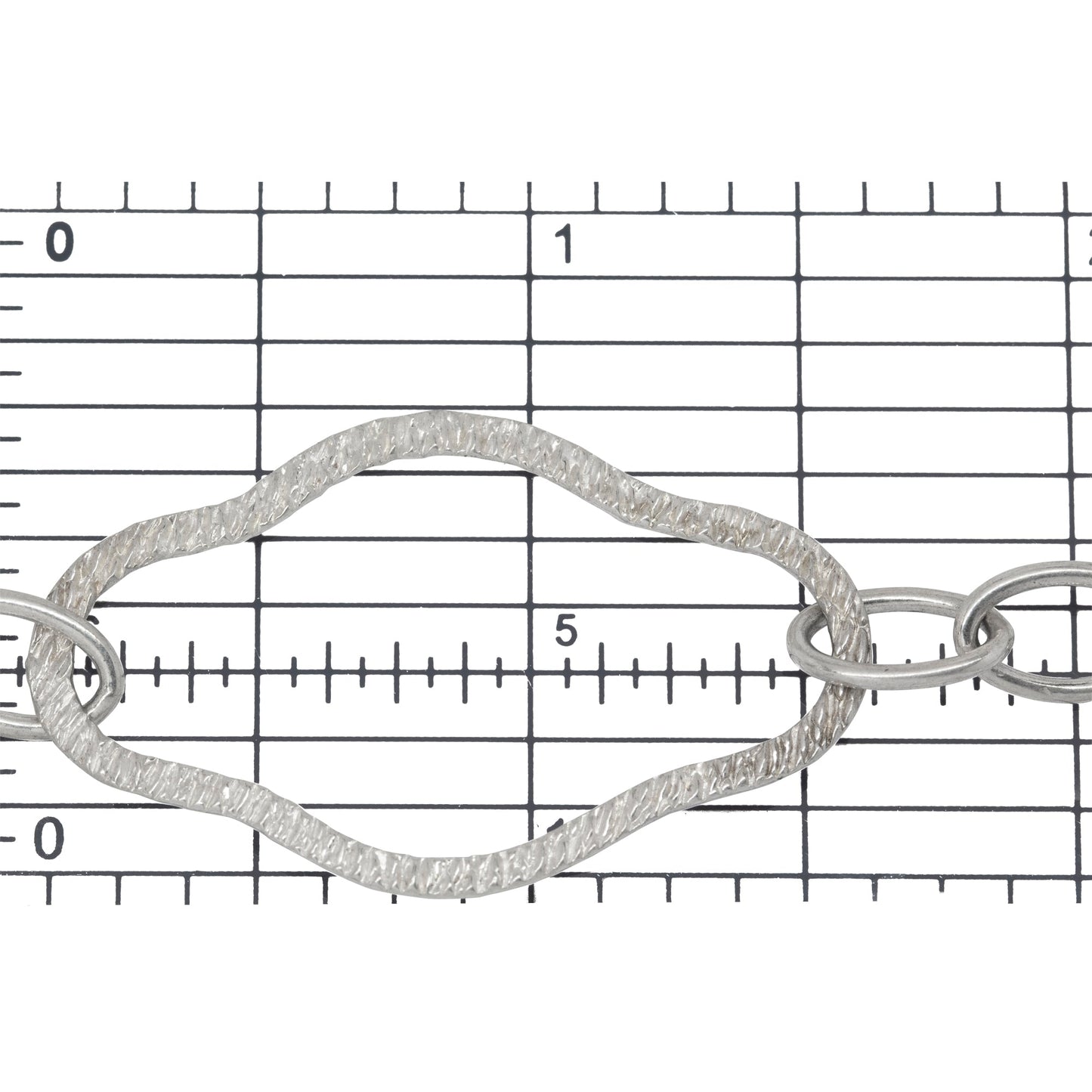 Sterling Silver Four of 6.6mm width by 10.5mm length, Oval Cable Links Followed by 23.8 width by 38.7mm length Hammered Oval Links and 17.5mm width by 29.3mm length Flat Oval Links Alternately, Long and Short Chain. Price per: 1 Inch.