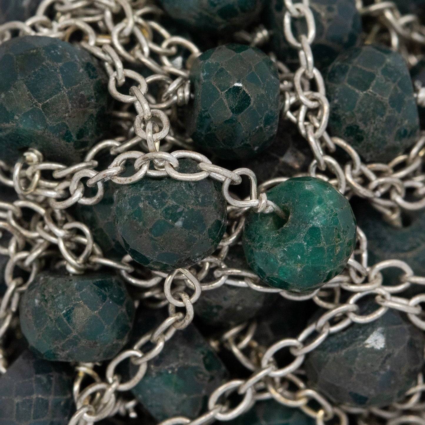 Sterling Silver 1.95mm Width by 2.60mm Length Smooth Cable Chain, Followed by 6.52mm Width by 4.75mm Length Natural Hand Cut Emerald (Dyed) Gem Stone Every 2 Inches, Gem Stone Chain. Price per: 1 Inch.