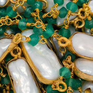 Brass Gold Plated 3.20mm Width by 2.40mm Length Hand Cut Green Onyx Gem Stone, Followed by 7.40mm Width by 17.10mm Length approximately Biwa Pearl Bezel Set, Gem Stone Chain. Price per: 1 Inch.