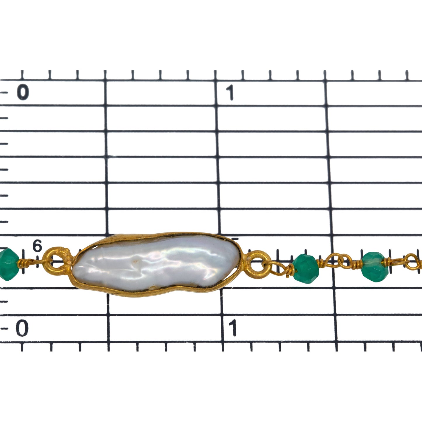 Brass Gold Plated 3.20mm Width by 2.40mm Length Hand Cut Green Onyx Gem Stone, Followed by 7.40mm Width by 17.10mm Length approximately Biwa Pearl Bezel Set, Gem Stone Chain. Price per: 1 Inch.