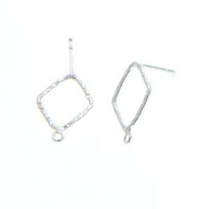 Sterling Silver, 11.2mm Width by 13.9mm Height, Hammered Diamond Shaped Ear Stud with 20.0 Gauge Post, with 21.0 Gauge Fixed Ring at the Bottom. Quantity Per Pack: 2 Pieces.