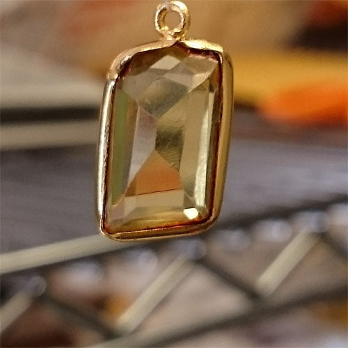 Stone Connectors & Drops. Sterling Silver Gold Plated / Vermeil 12.4mm Width by 21.3mm Length, Yellow Quartz Stone, Irregular Shaped Drop with one 3.5mm Closed Ring. Quantity Per Pack: 1 Piece.
